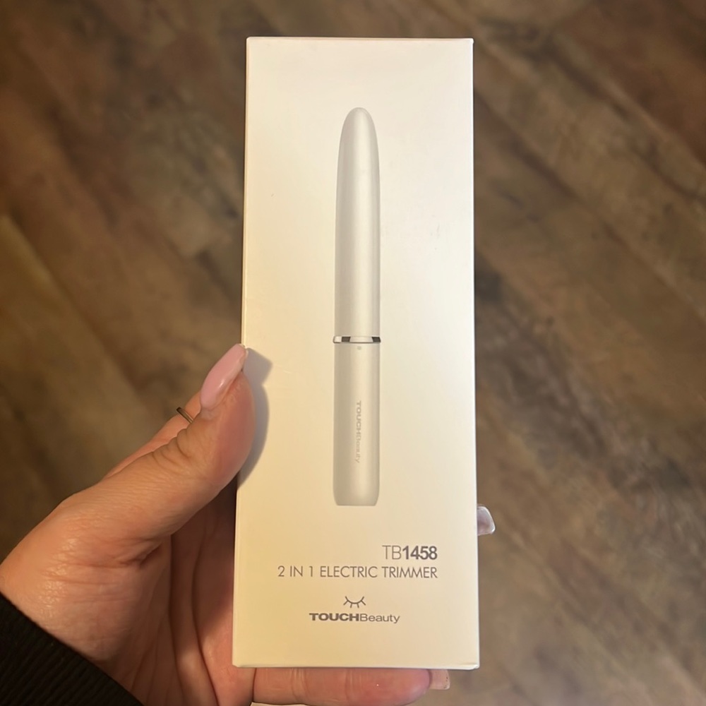 •Nose trimmer